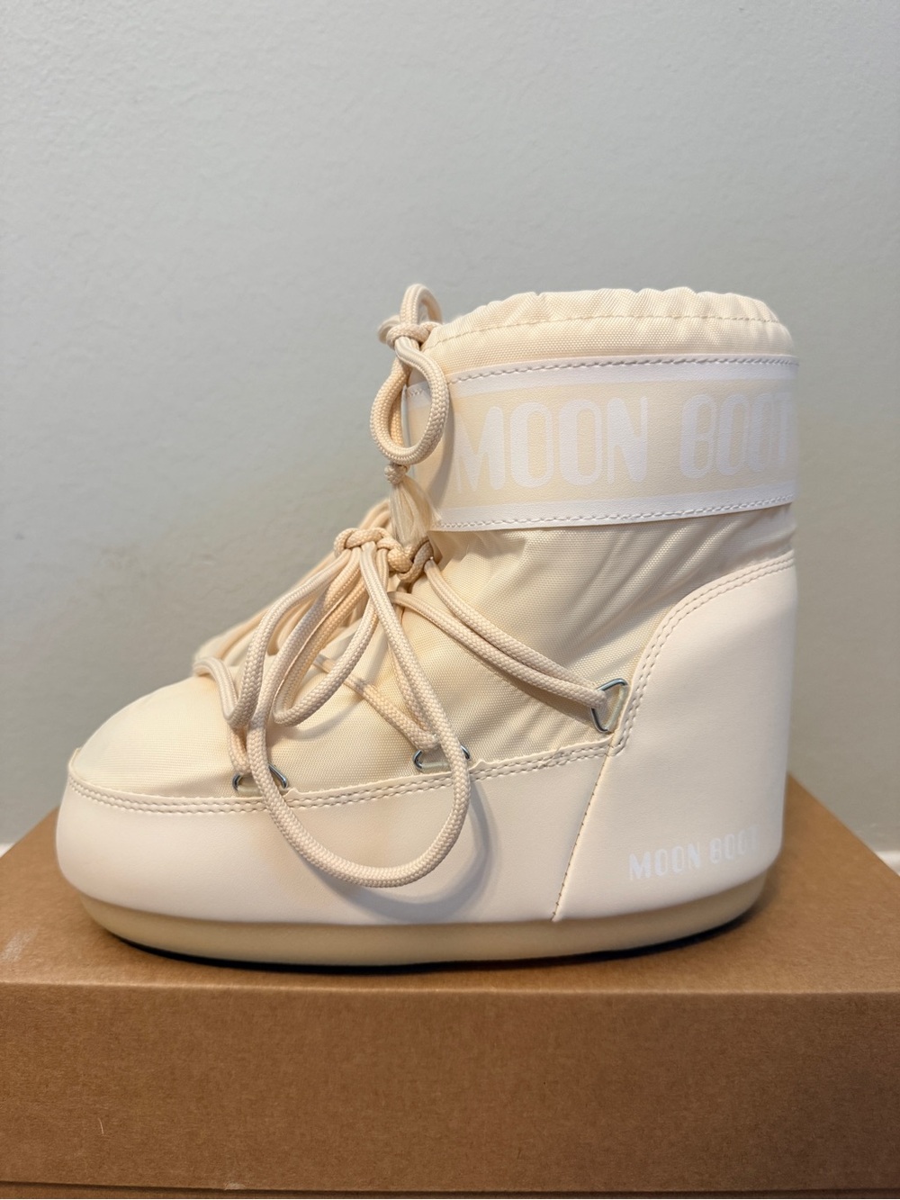 MOON BOOT Icon Low Nylon Boot in Cream White Chunky Y2K Bootie S/M Small Medium - Picture 8 of 14